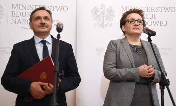 CBOS: Polacy mocno podzieleni ws. reformy oświaty