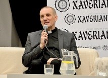 Ks. dr Krzysztof Grzywocz jest kierownikiem duchowym, terapeutą, a także diecezjalnym egzorcystą.