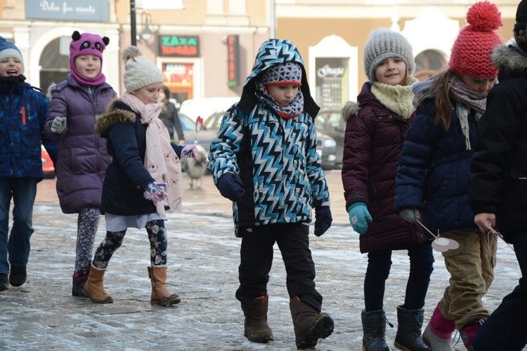 Walentynkowy korowód Fundacji "Dom"