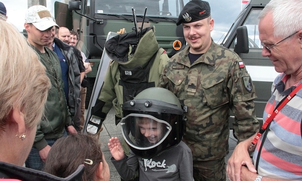 Szef NATO: rozmieszczanie sił na wschodniej flance na dobrej drodze