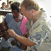 Br. Jerzy Kuźma łączy w Papui-Nowej Gwinei obowiązki misjonarza i lekarza