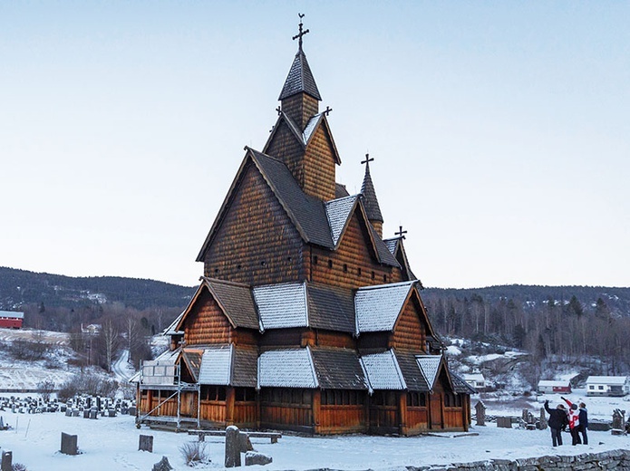 Norwegowie nazywają ten kościółek „drewnianą katedrą”.
