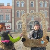 Przed skierniewickim ratuszem odbył się happening