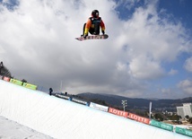 Latający snowboardzista