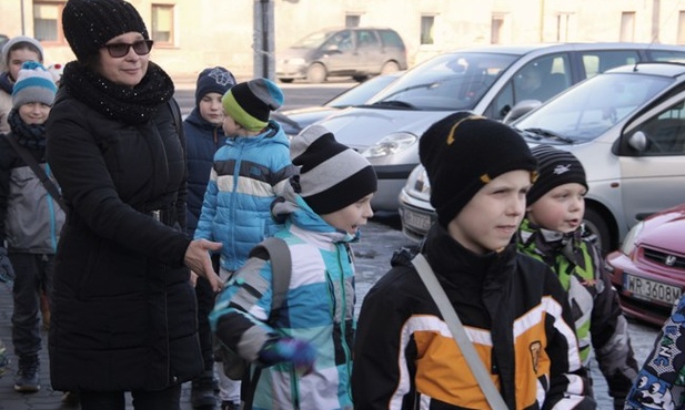 Spacery pod kontrolą opiekunów. Tu z Aliną Kieczmur