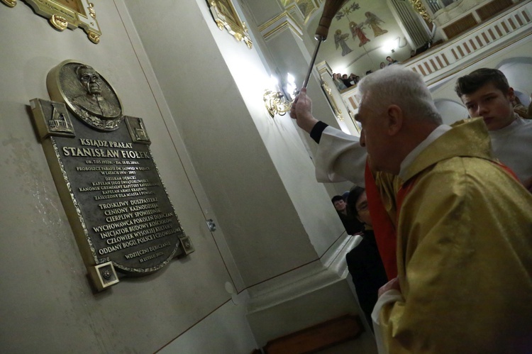 Tablica ks. Stanisława Fiołka