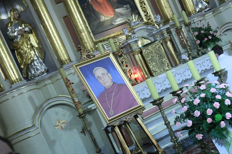 Tablica ks. Stanisława Fiołka
