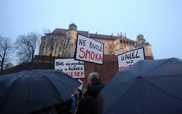 Wjazdowi Kaczyńskiego na Wawel towarzyszyły okrzyki "Będziesz siedzieć"