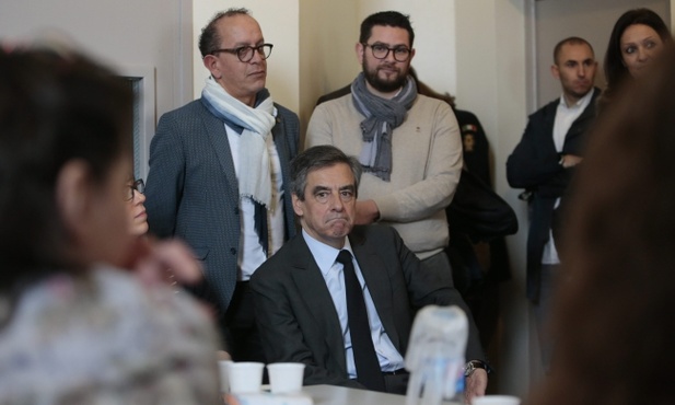 Czy Fillon powinien zrezygnować z ubiegania się o fotel prezydenta?