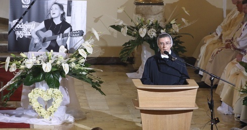 Dziękujemy Bogu, że tak ją cudownie stworzył