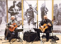 Narodowy Dzień Pamięci Żołnierzy Wyklętych obchodzimy 1 marca. W Elblągu uczczono go koncertem Leszka Czajkowskiego (z lewej) i Pawła Piekarczyka.