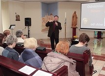 ▲	Mirosław Topolski wyjaśnia, jak słuchać tego, co mówi  o nas Bóg.