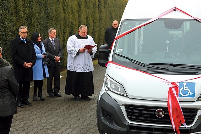 ▲	Nowy fiat ducato ułatwi życie niepełnosprawnym i ich rodzicom.