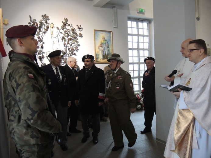 Tablica pamięci AK w kościele garnizonowym