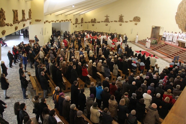 Święcenia diakonatu w kościele Podwyższenia Krzyża i św. Herberta w Katowicach, 25 lutego 2017.