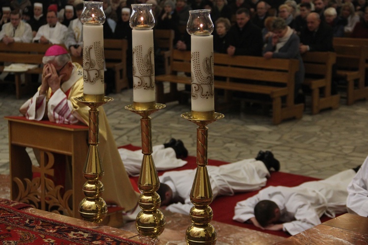 Święcenia diakonatu w kościele Podwyższenia Krzyża i św. Herberta w Katowicach, 25 lutego 2017.