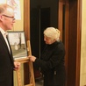 Michał Tęcza z mamą Joanną podczas otwarcia wystawy.