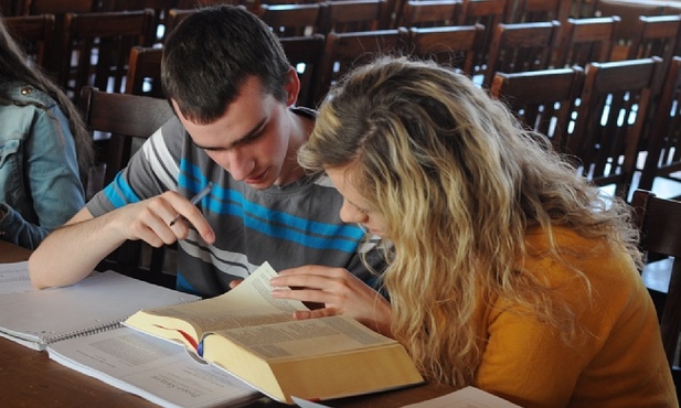 Zaprzyjaźnić Słowo