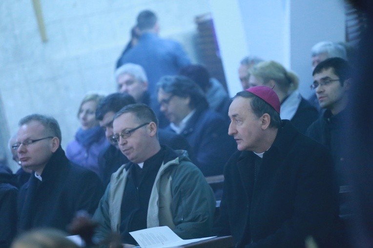 Modlitwa przy grobie ks. Blachnickiego