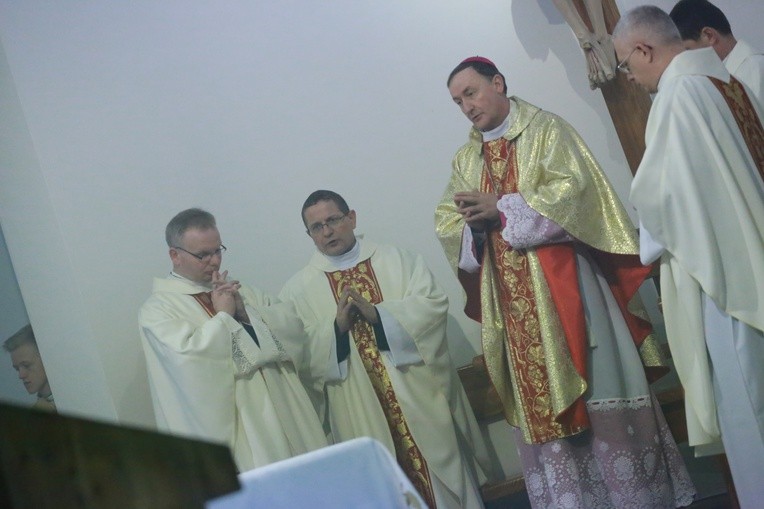 Modlitwa przy grobie ks. Blachnickiego