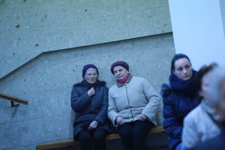 Modlitwa przy grobie ks. Blachnickiego