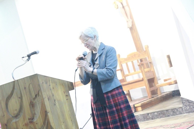 Modlitwa przy grobie ks. Blachnickiego