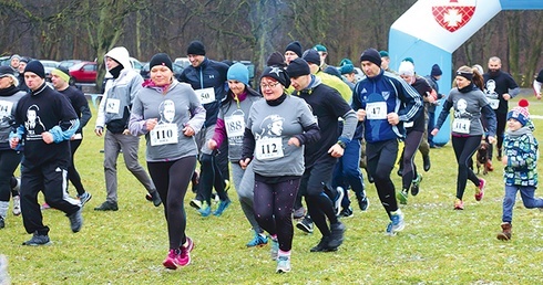 ▲	Biegacze rywalizowali na dystansie 1963 m. To symboliczne uhonorowanie Józefa Franczaka „Lalusia”, ostatniego wyklętego, który został zabity w 1963 roku.