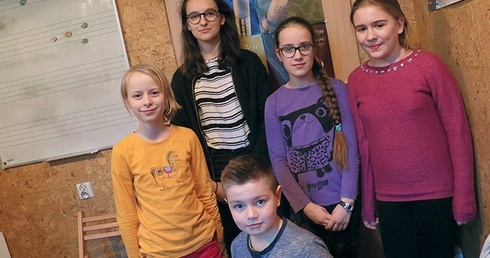 ▲	Młodzi muzycy po raz pierwszy po powrocie z Kalisza spotkali się w środę 22 lutego. 