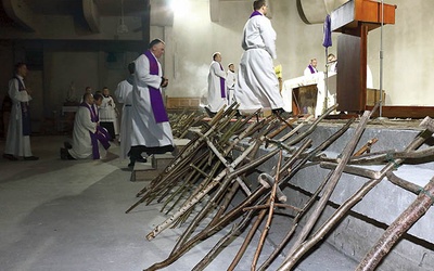 ▲	W Elblągu EDK rozpocznie się Mszą św. o godz. 20 w kościele  św. Brata Alberta (ul. Częstochowska 28). Eucharystii przewodniczyć będzie bp Jacek Jezierski. 