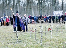 ▲	W obchodach brali udział okoliczni mieszkańcy, kibice sportowi i delegacje.