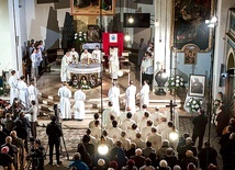 ▲	Eucharystia w kościele Świętych Apostołów Piotra i Pawła w Tarnowskich Górach.