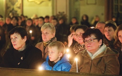 ◄	Modlitwa w Bielanach zgromadziła wielu wiernych.