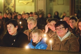 ◄	Modlitwa w Bielanach zgromadziła wielu wiernych.