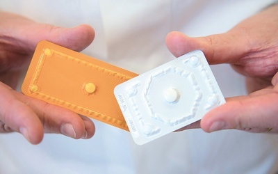 Tabletki „dzień po” mają działanie wczesnoporonne, ponieważ nie dopuszczając do zagnieżdżenia się zarodka, prowadzą do jego obumarcia.