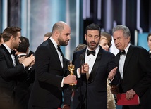 Fatalna wpadka w czasie ceremonii zdominowała dyskusję o tegorocznych Oscarach.