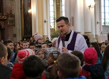 Szkolne rekolekcje w katedrze prowadzi ks. Grzegorz Zieliński