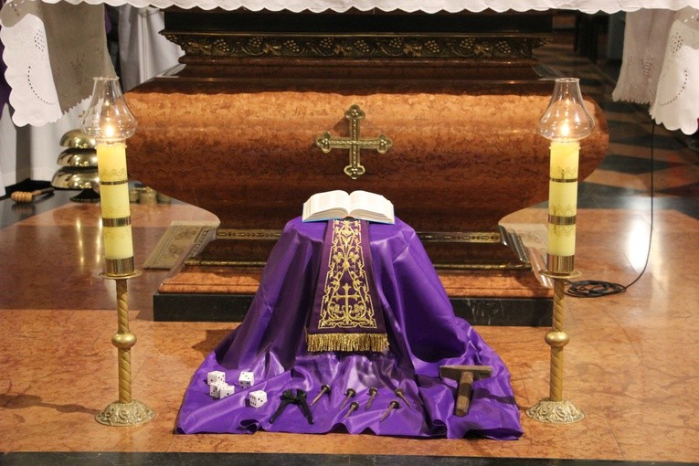 Środa Popielcowa w łowickiej katedrze
