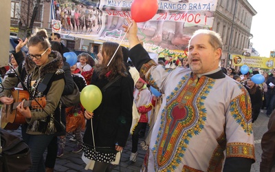 Kolorowy złom na misyjny dzwon