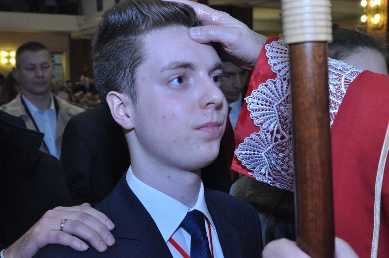 Bierzmowanie w kościele MBNP w Mielcu