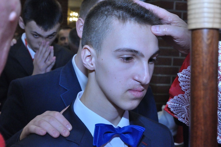 Bierzmowanie w kościele MBNP w Mielcu