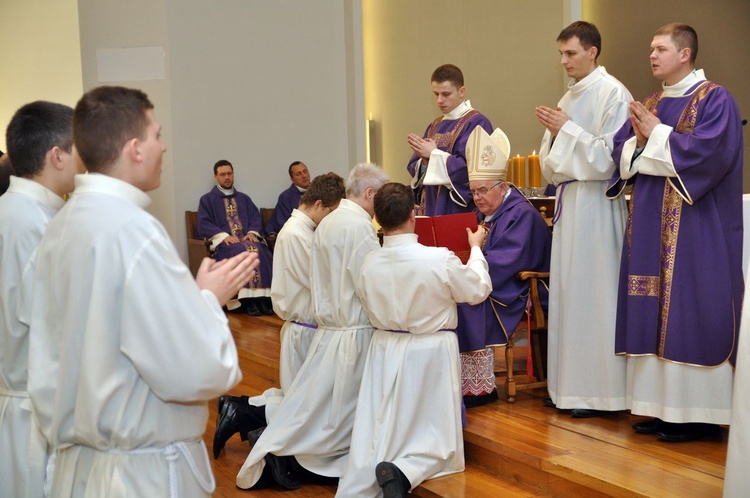 Posługi lektoratu i akolitatu w koszalińskim seminarium