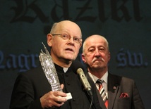 Ks. prał. Edward Poniewierski otrzymał Nagrodę im. św. Kazimierza. Nagrodę wręczył Karol Semik