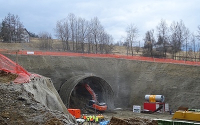 Drążą tunel na nową zakopiankę