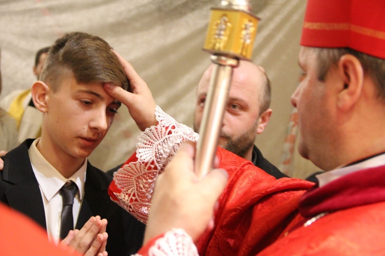 Bierzmowanie w bazylice św. Mateusza w Mielcu