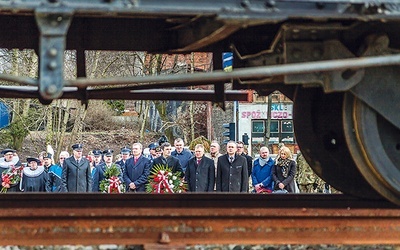 Uroczystości pod pomnikiem Ofiar Tragedii Górnośląskiej.