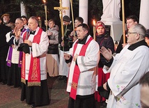 Na zakończenie kapłani udzielili wszystkim błogosławieństwa.