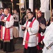 Na zakończenie kapłani udzielili wszystkim błogosławieństwa.