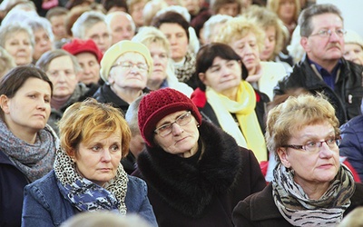 Wielu z przybyłych dużo zawdzięcza stygmatykowi.