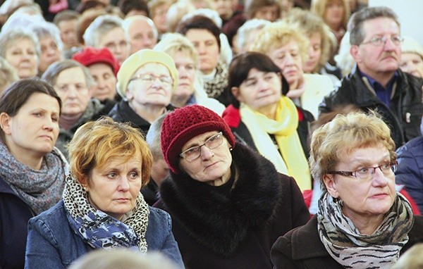 Wielu z przybyłych dużo zawdzięcza stygmatykowi.