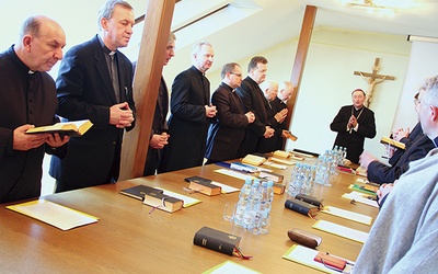 Na dotychczasowych spotkaniach Komisji Przygotowawczej obecny był biskup tarnowski Andrzej Jeż.